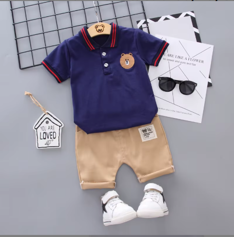 Ensemble 2 Pièces Preppy "Bear" - Polo Bleu Marine et Short Beige Chic