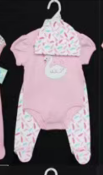 Ensemble 3 Pièces "Bunny Love" - Body Rose Imprimé Lapins, Pantalon à Pieds et Bonnet Assorti